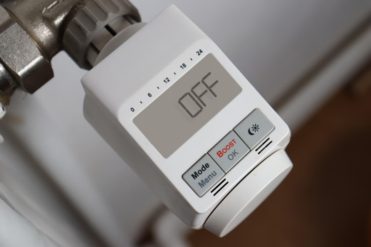 Smart radiator valve set to off